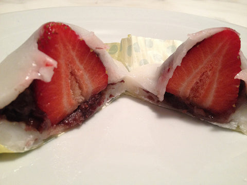 ReCPY Valentine Special: イチゴ大福 (Ichigo Daifuku): Strawberry + Anko-Stuffed Mochi