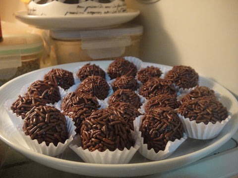 Super Faminto: Brasil's Chocolate Brigadeiro!