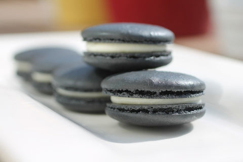 MOTOism: Baking with Charcoal Powder